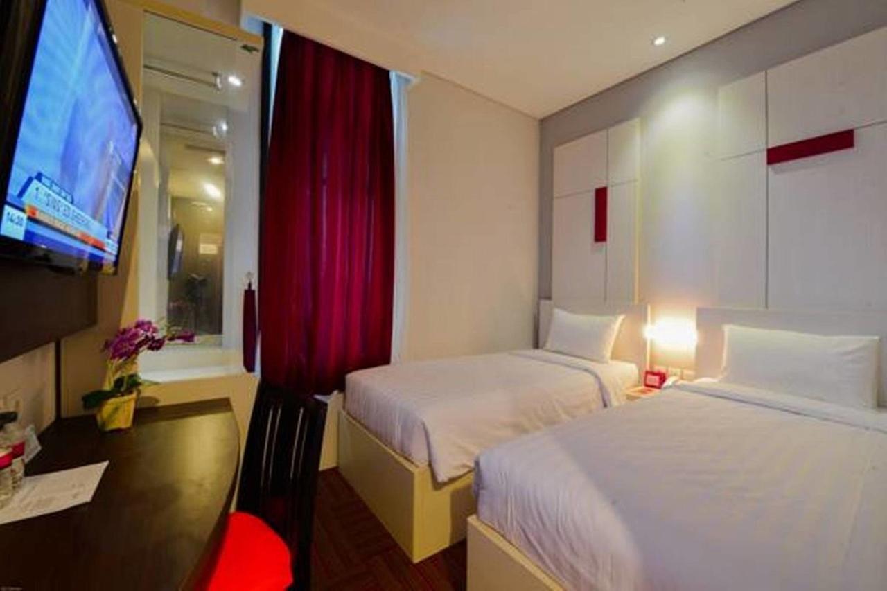 D'Hotel Jakarta Exterior photo