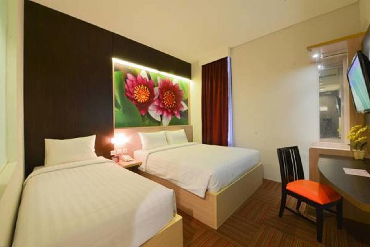 D'Hotel Jakarta Exterior photo