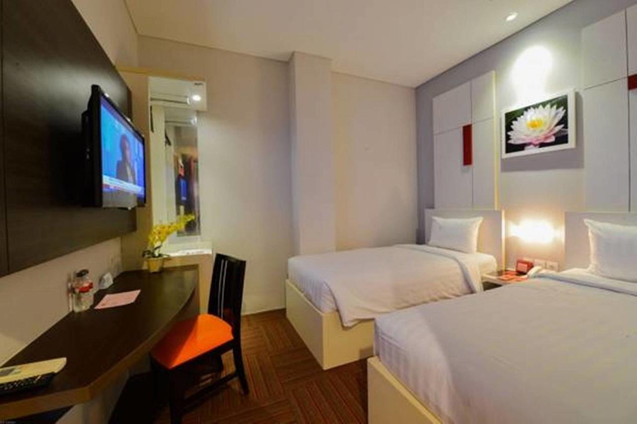 D'Hotel Jakarta Exterior photo
