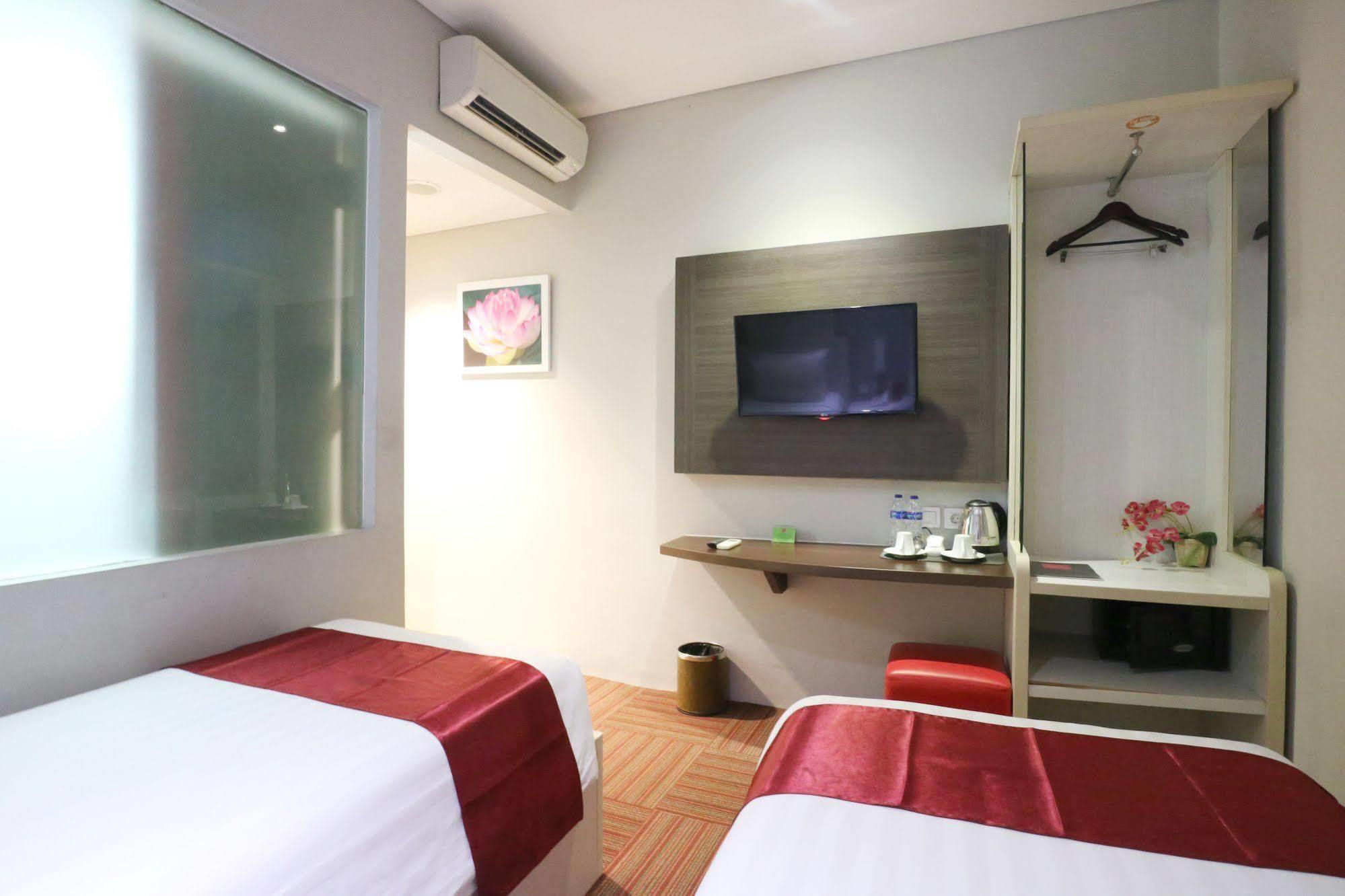 D'Hotel Jakarta Exterior photo